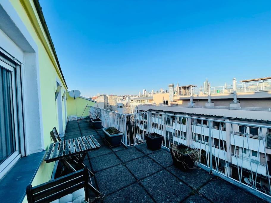 Apartamento Cosy Flat With Huge Terrasse! Long Or Shortterm Viena Exterior foto
